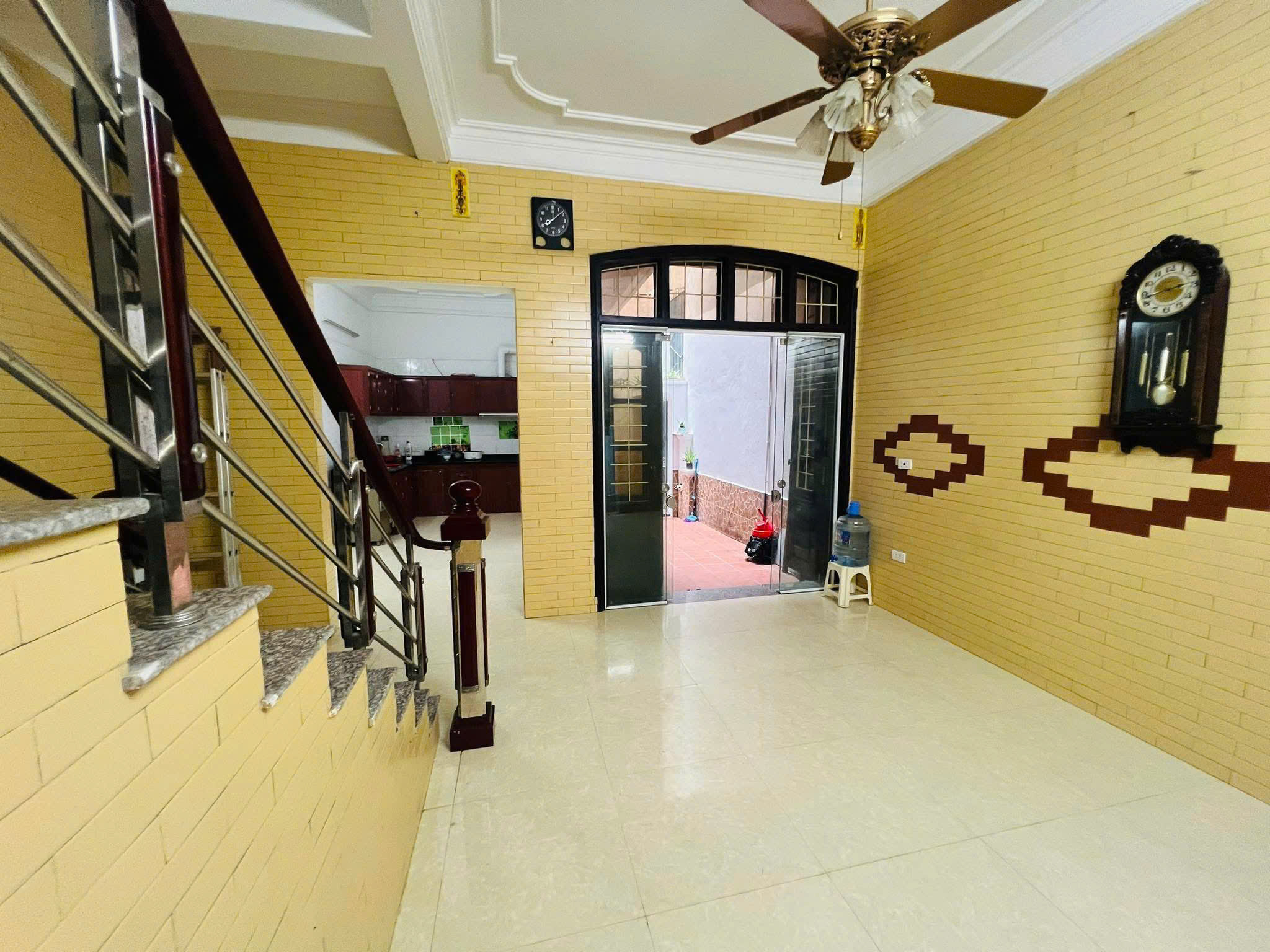 Cho thuê nhà ngõ 188 Khương Đình, 5 tầng x 58m2, 6 ngủ, 16 Triệu KD onl, VP, ở hộ gđ, 25m ô tô - Ảnh chính